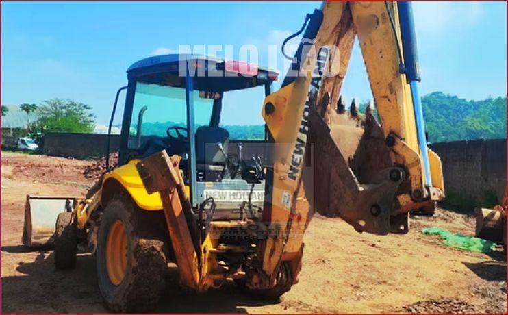 NEW HOLLAND RETROESCAVADEIRA LB90