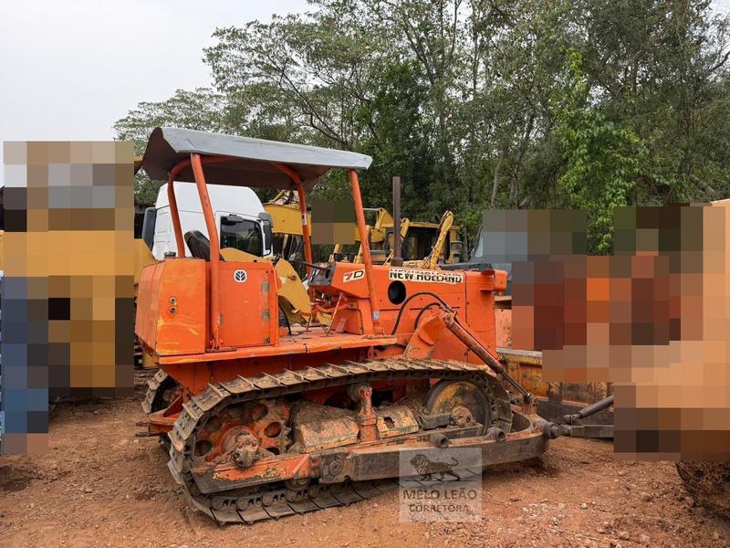 NEW HOLLAND TRATOR DE ESTEIRA 7D