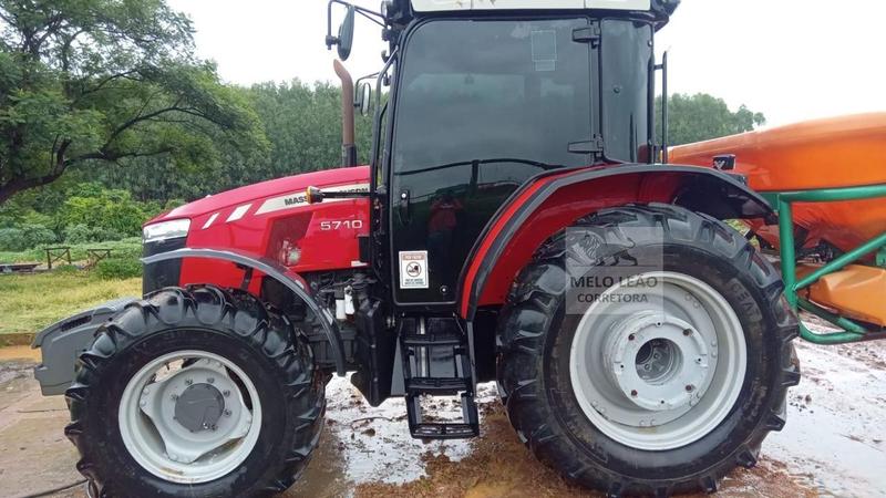 MASSEY FERGUSON TRATOR 5710