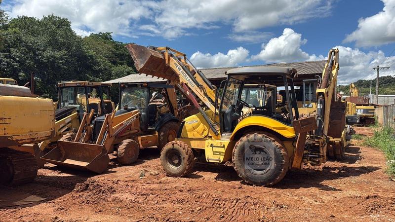 NEW HOLLAND RETROESCAVADEIRA B90 B