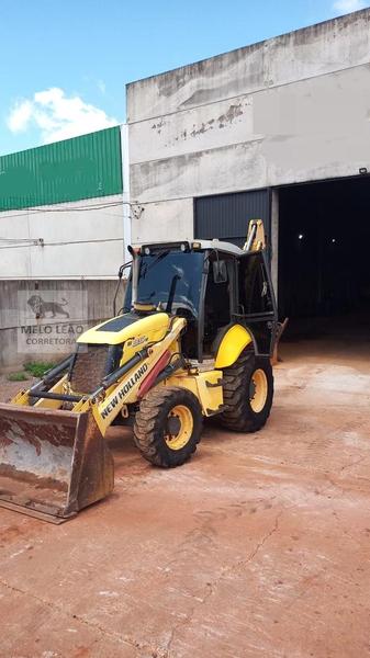 NEW HOLLAND RETROESCAVADEIRA B95B