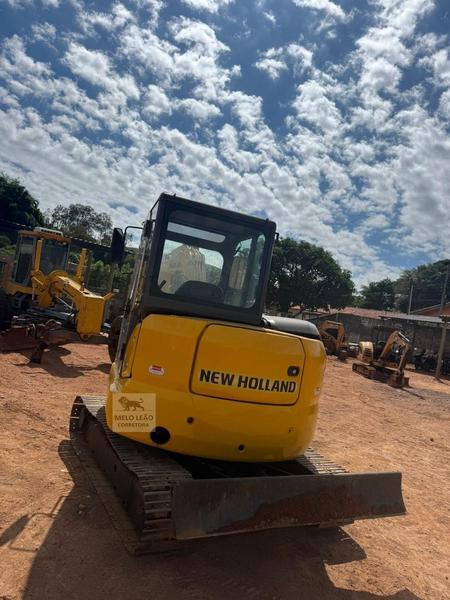 NEW HOLLAND MINI ESCAVADEIRA E55