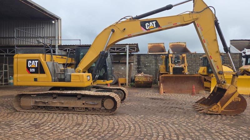 CATERPILLAR ESCAVADEIRA 320