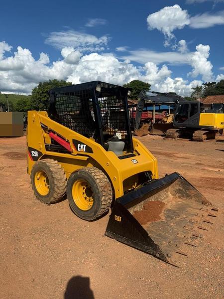 CATERPILLAR MINI CARREGADEIRA 226B3