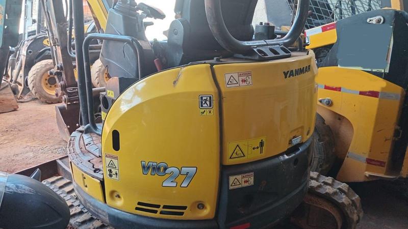 YANMAR MINI ESCAVADEIRA VIO17