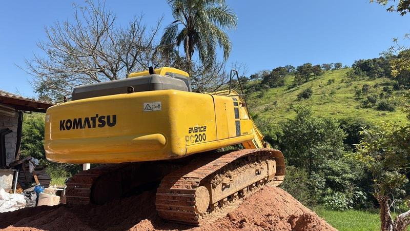 Komatsu ESCAVADEIRA DE ESTEIRA PC 200
