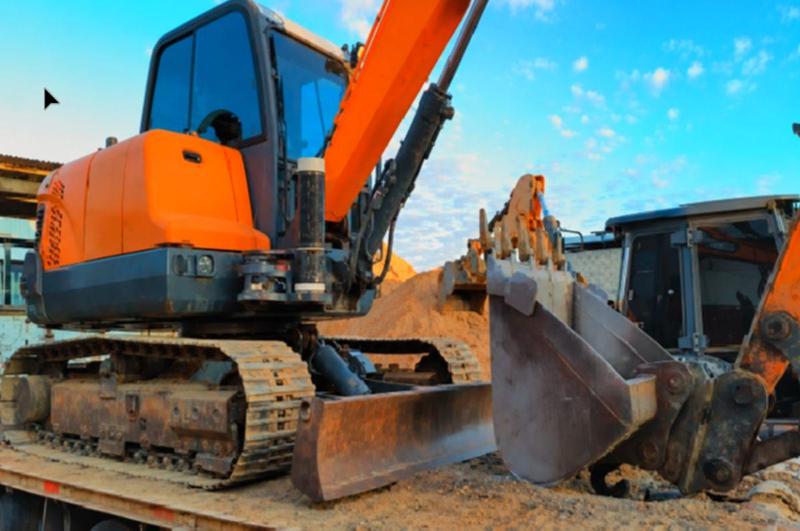 DOOSAN MINI ESCAVADEIRA DX60