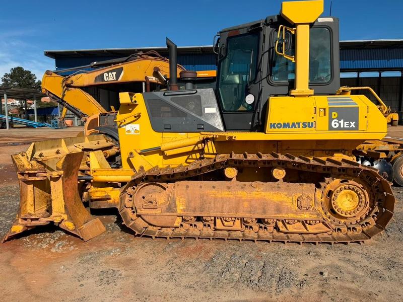 Komatsu TRATOR DE ESTEIRA D61EX