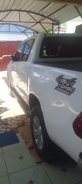 TOYOTA HILUX 2.8 SR 4X4 CD 16V DIESEL 4P AUTOMATICO