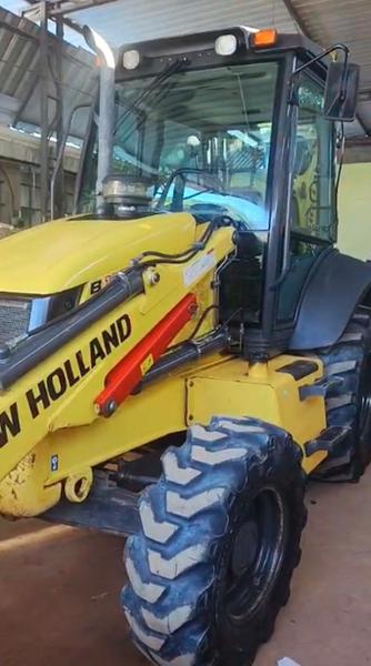 NEW HOLLAND RETROESCAVADEIRA B110B