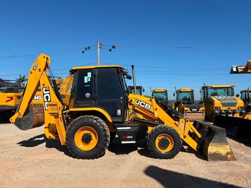 JCB RETROESCAVADEIRA 3CX