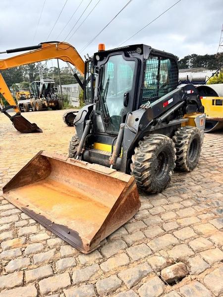 NEW HOLLAND MINI CARREGADEIRA L218