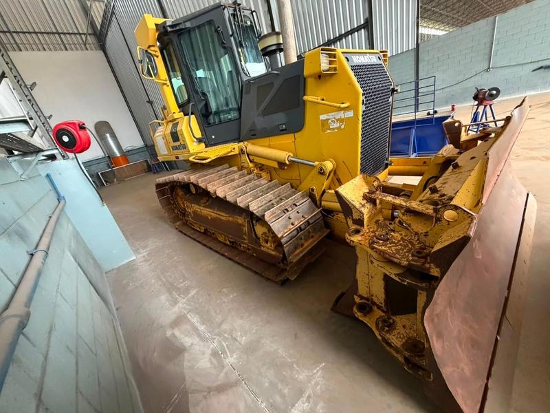 Komatsu TRATOR DE ESTEIRA D61EX