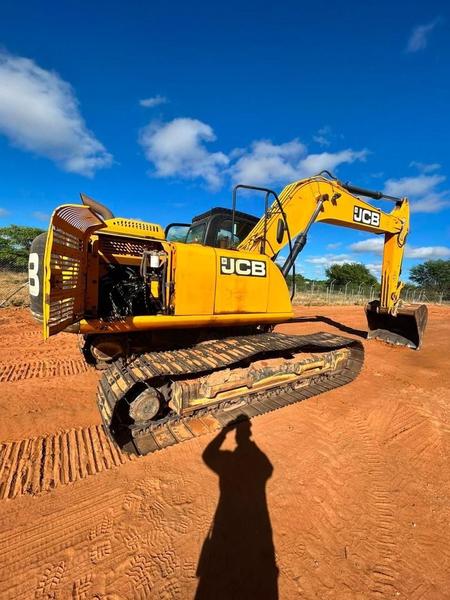 JCB JS220