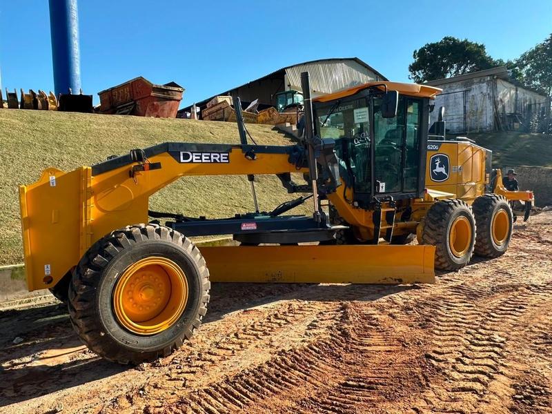 JOHN DEERE MOTONIVELADORA 620G