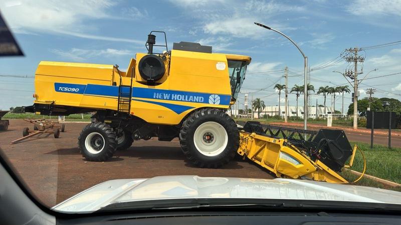NEW HOLLAND COLHEITADEIRA TC 5090