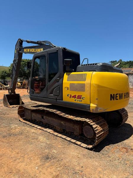 NEW HOLLAND ESCAVADEIRA E145C EVO