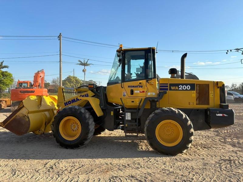 Komatsu P� CARREGADEIRA WA200