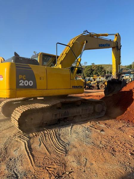 Komatsu ESCAVADEIRA DE ESTEIRA PC 200