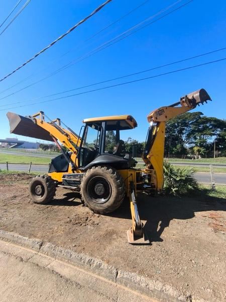 JCB RETROESCAVADEIRA 3C