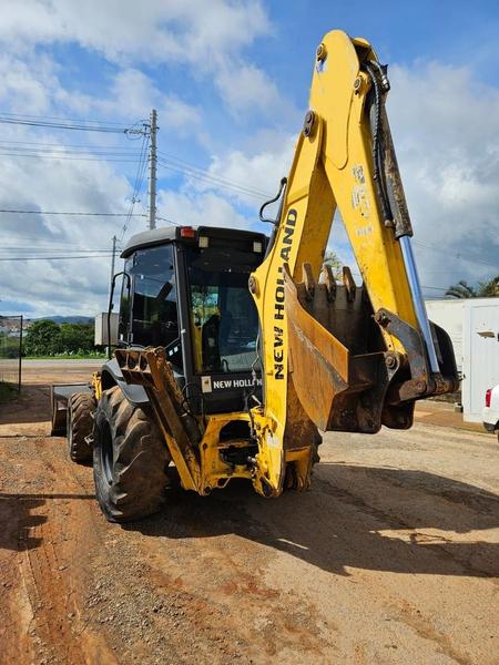 NEW HOLLAND RETROESCAVADEIRA B95B