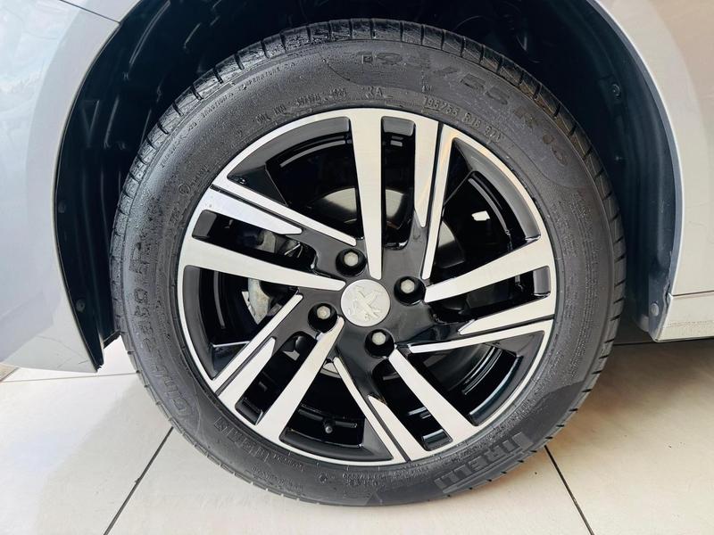 Peugeot 208 Active - foto 9
