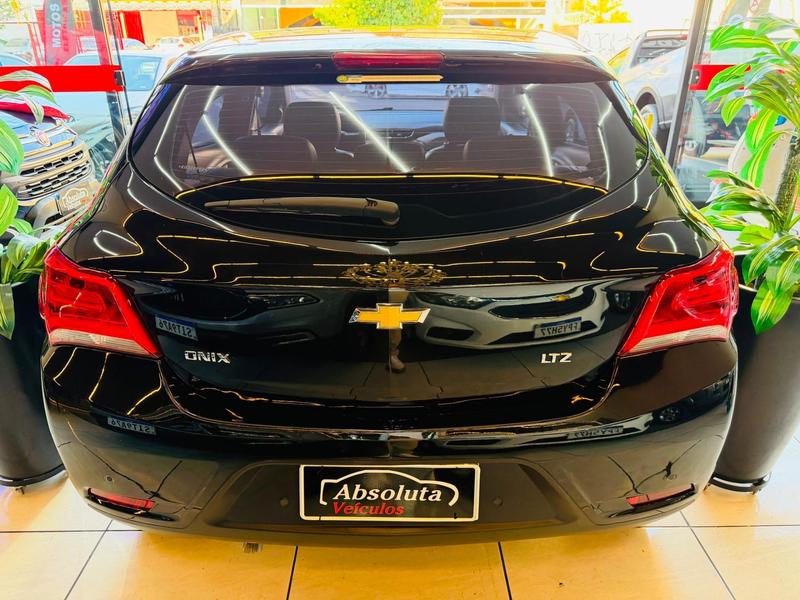 Chevrolet Onix 14mt LTZ - foto 3