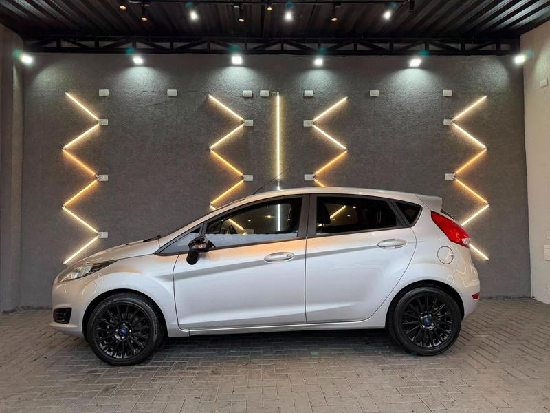 Ford Fiesta 16se - foto 8
