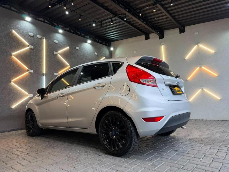 Ford Fiesta 16se - foto 7