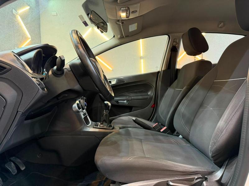 Ford Fiesta 16se - foto 13