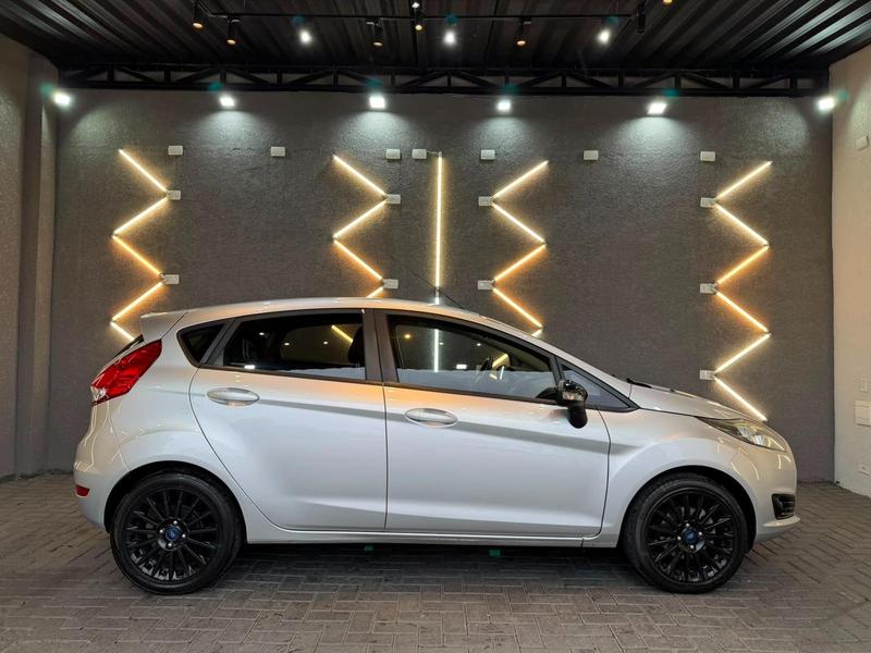 Ford Fiesta 16se - foto 4