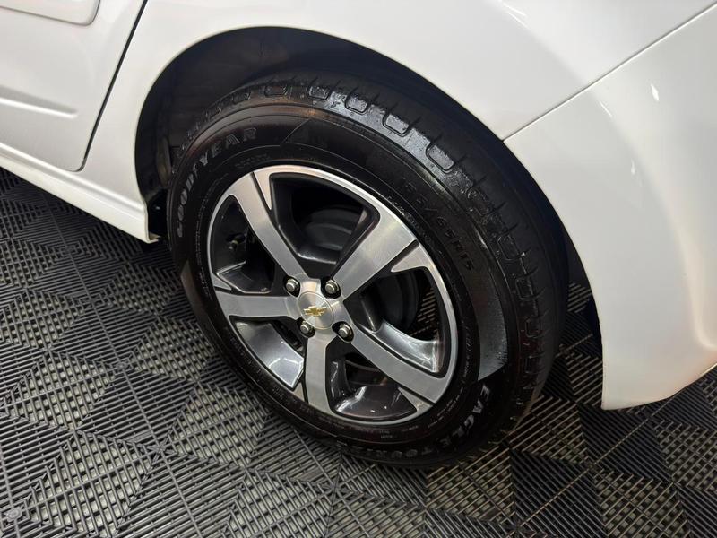 Chevrolet Onix Hatch LT 1.0 8V Flexpower 5P Mec. - foto 7