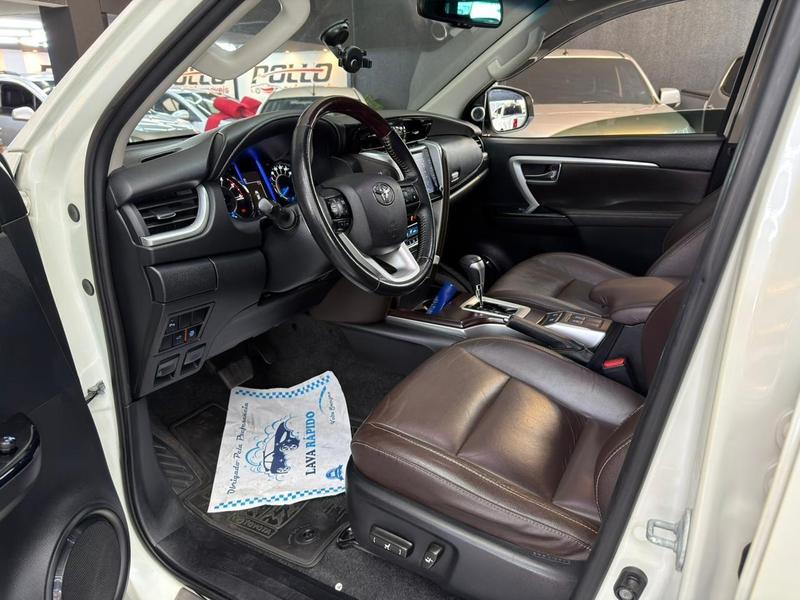 Toyota SW4 Srx 4X4 2.8 TDI 16V Dies. Aut. - foto 9