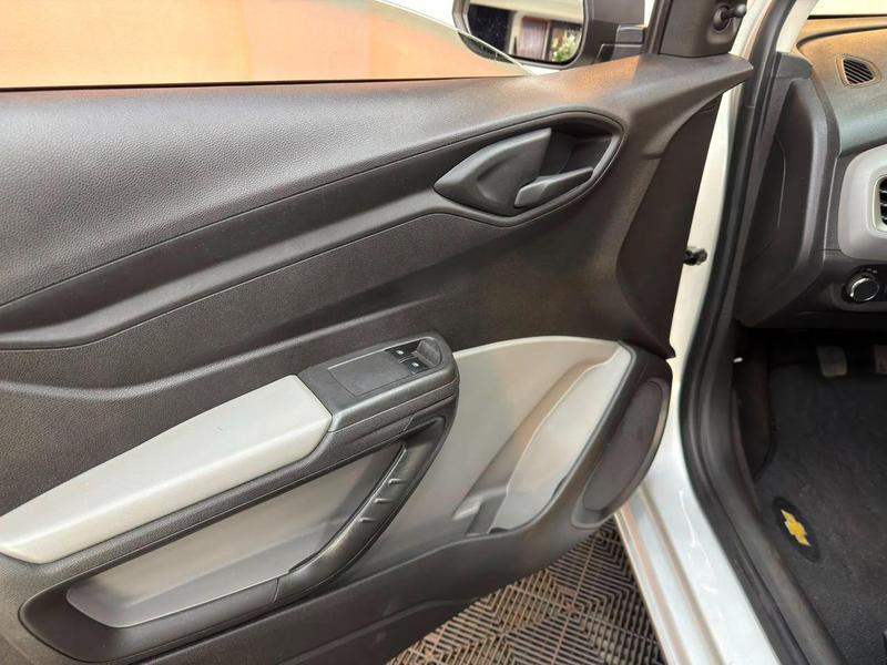 Chevrolet Onix Hatch Ls 1.0 8V Flexpower 5P Mec. - foto 13