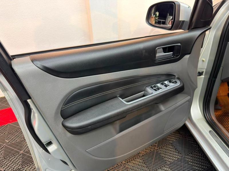 Ford Focus Ghia 2.0 Lfc - foto 17
