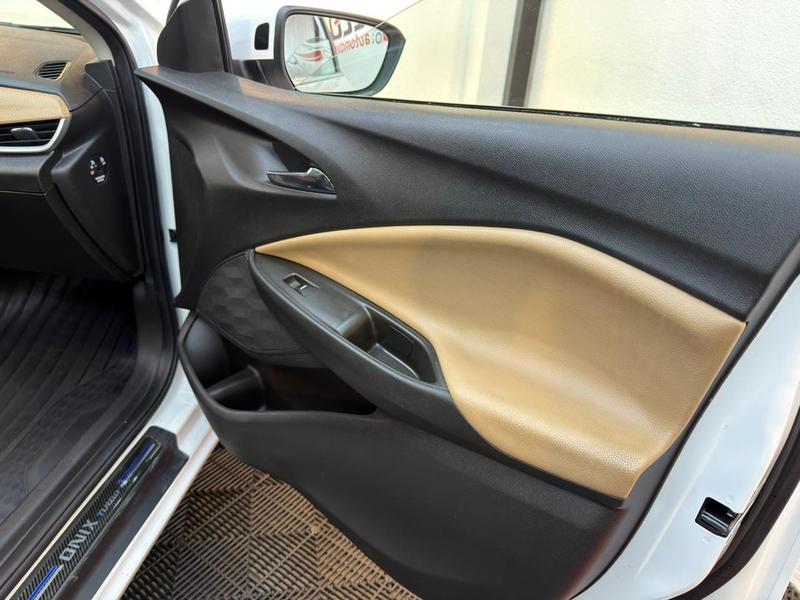Chevrolet Onix Plus 10tat - foto 12