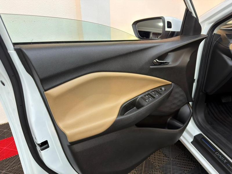 Chevrolet Onix Plus 10tat - foto 13