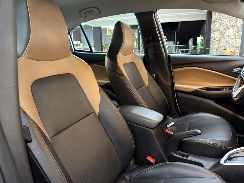 Chevrolet Onix Plus 10tat - foto 16