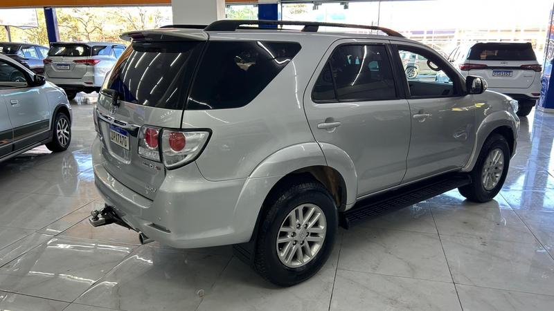 Toyota SW4 Srv D4 D 4X4 3.0 TDI Dies. Automático - foto 2