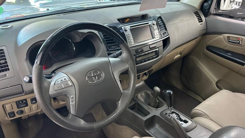 Toyota SW4 Srv D4 D 4X4 3.0 TDI Dies. Automático - foto 4