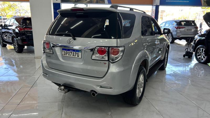 Toyota SW4 Srv D4 D 4X4 3.0 TDI Dies. Automático - foto 8