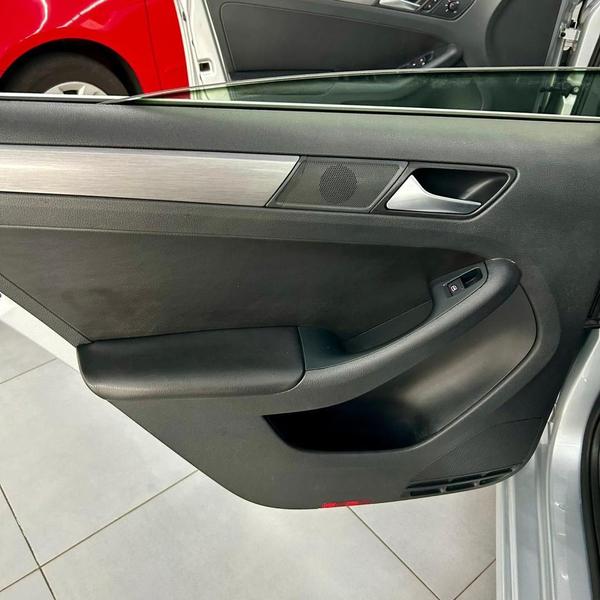 Volkswagen Jetta 2.0 TSI Highline 211cv Gasolina 4P Tiptronic - foto 5