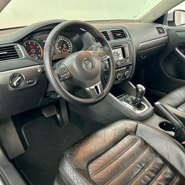 Volkswagen Jetta 2.0 TSI Highline 211cv Gasolina 4P Tiptronic - foto 3