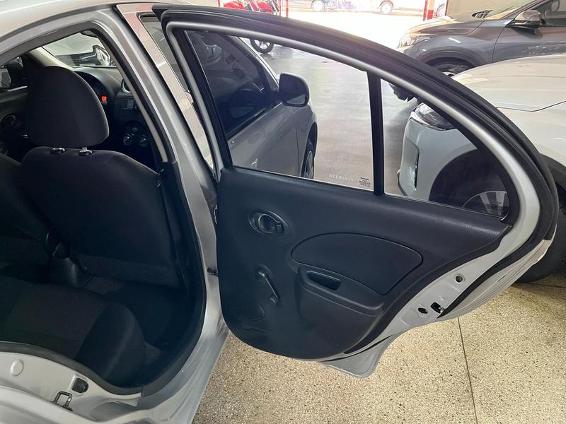Nissan March 1.0 Flex - foto 8