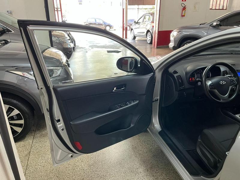 Hyundai i30 2.0 16V 145cv 5P Mec. - foto 14