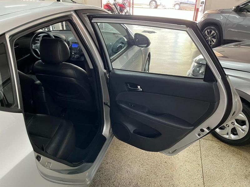 Hyundai i30 2.0 16V 145cv 5P Mec. - foto 8