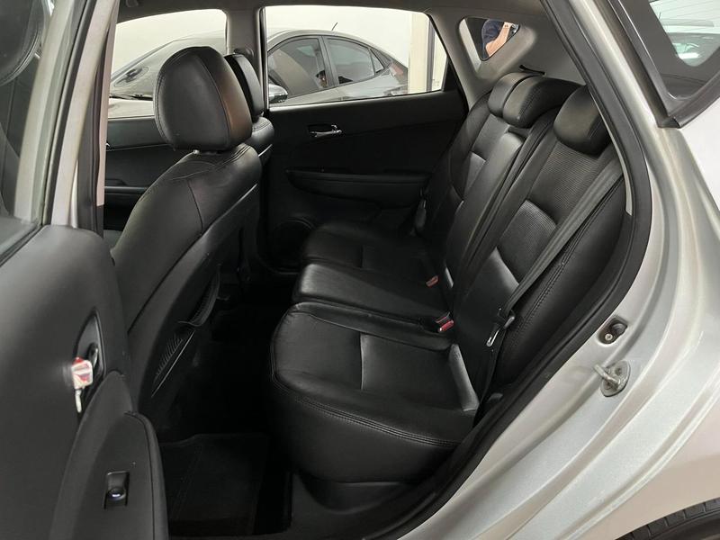 Hyundai i30 2.0 16V 145cv 5P Mec. - foto 11