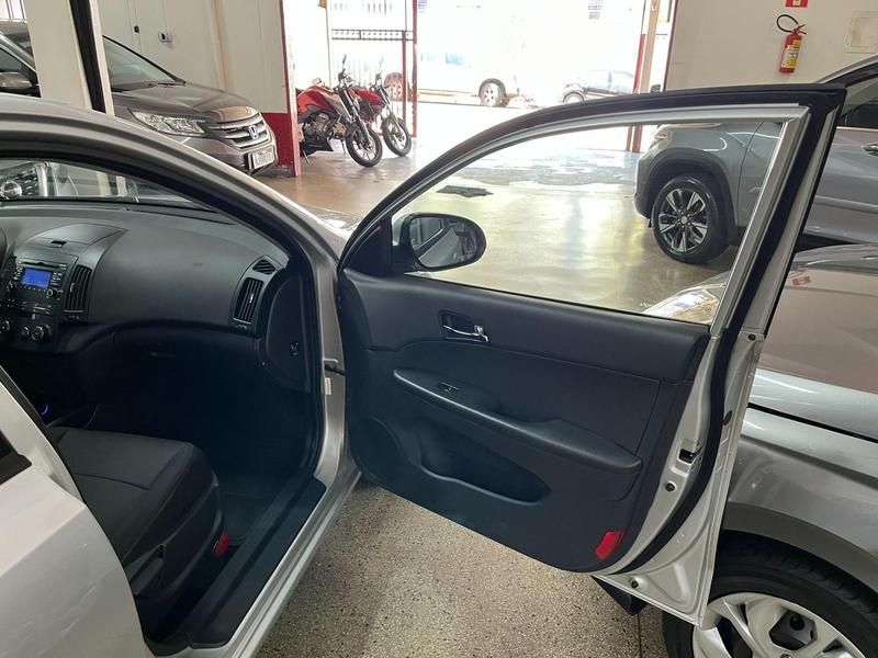Hyundai i30 2.0 16V 145cv 5P Mec. - foto 12