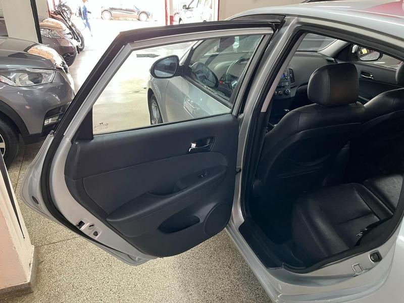 Hyundai i30 2.0 16V 145cv 5P Mec. - foto 10