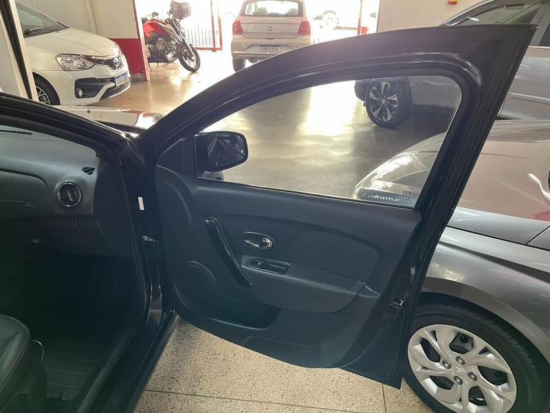 Renault Sandero Int 1.6 CVT - foto 12